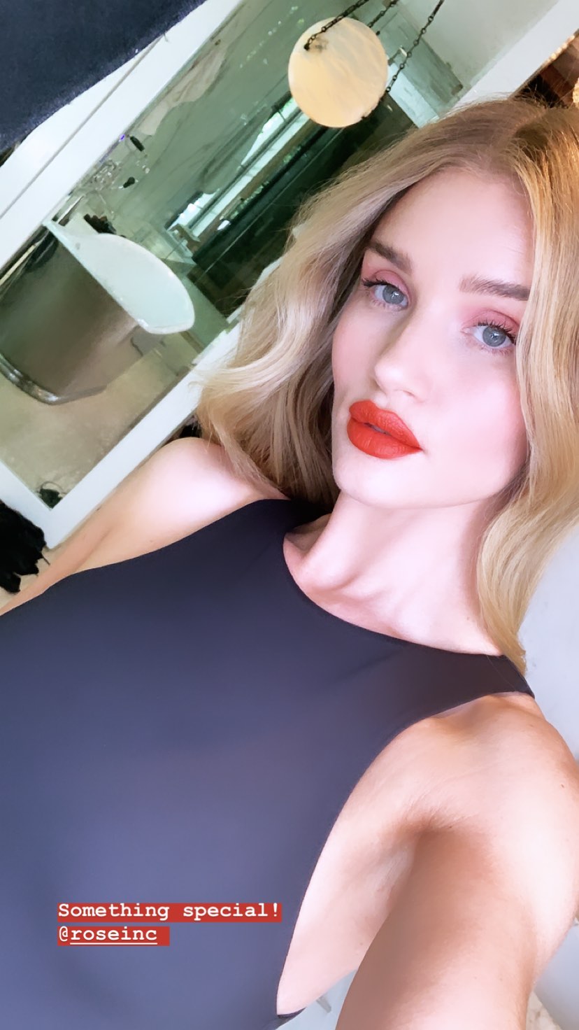 Она идеальна: Роузи Хантингтон-Уайтли восхитила новым чувственным образом