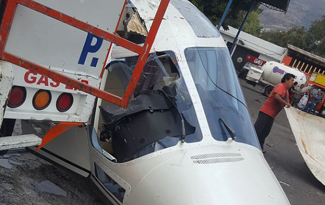 В Мексике вертолет упал на газовоз, пострадали 5 человек