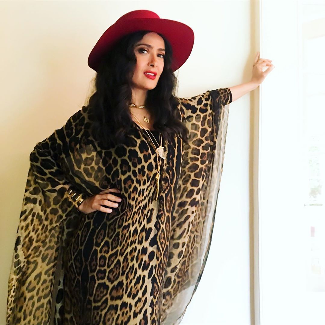 Остановись, мгновенье! 52-летняя Сальма Хайек раскрыла секрет молодости и позитивного настроя