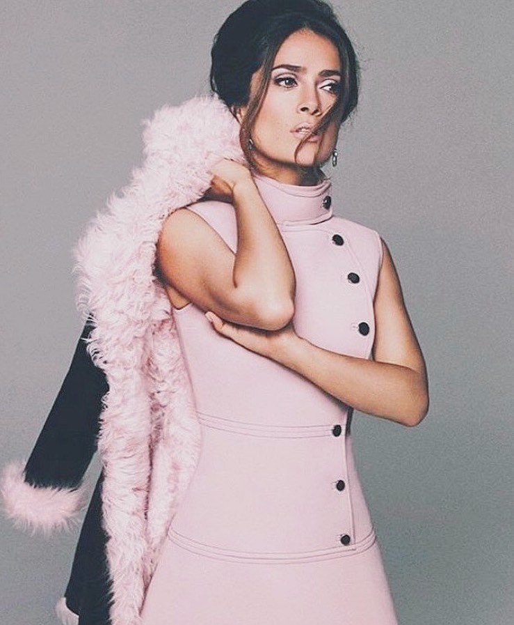 Жінка-мрія: Сальма Хайек захопила апетитною фігурою на архівному фото