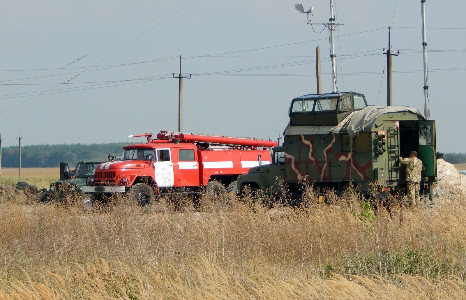 Украинские истребители отработали взлет и посадку на автотрассу, - Минобороны