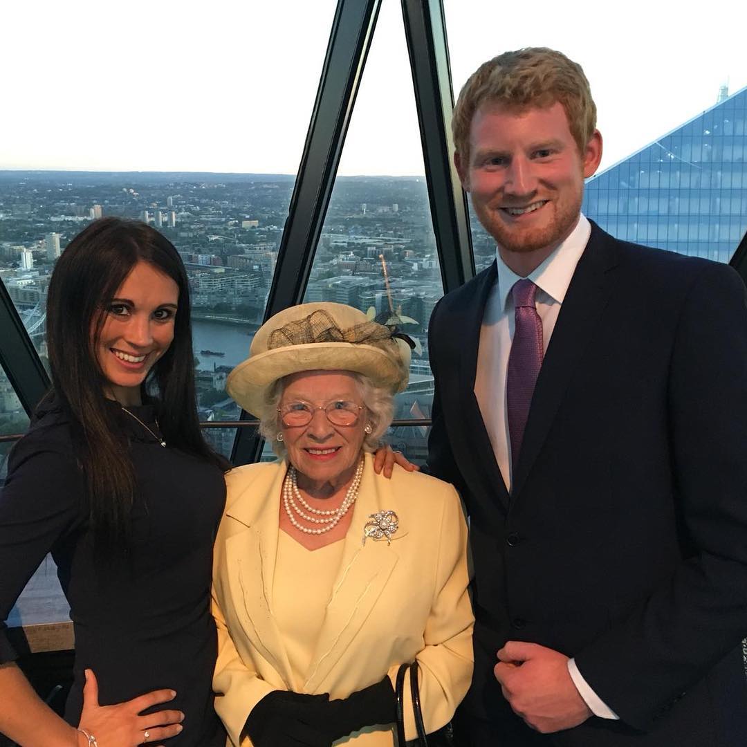 Со своим Гарри и королевой: двойник Меган Маркл грозит стать популярнее герцогини (фото)