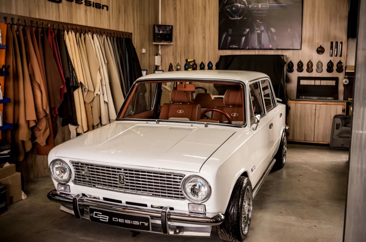 "Копейку" превратили в Майбах: умельцы собрали самый роскошный ВАЗ-2101