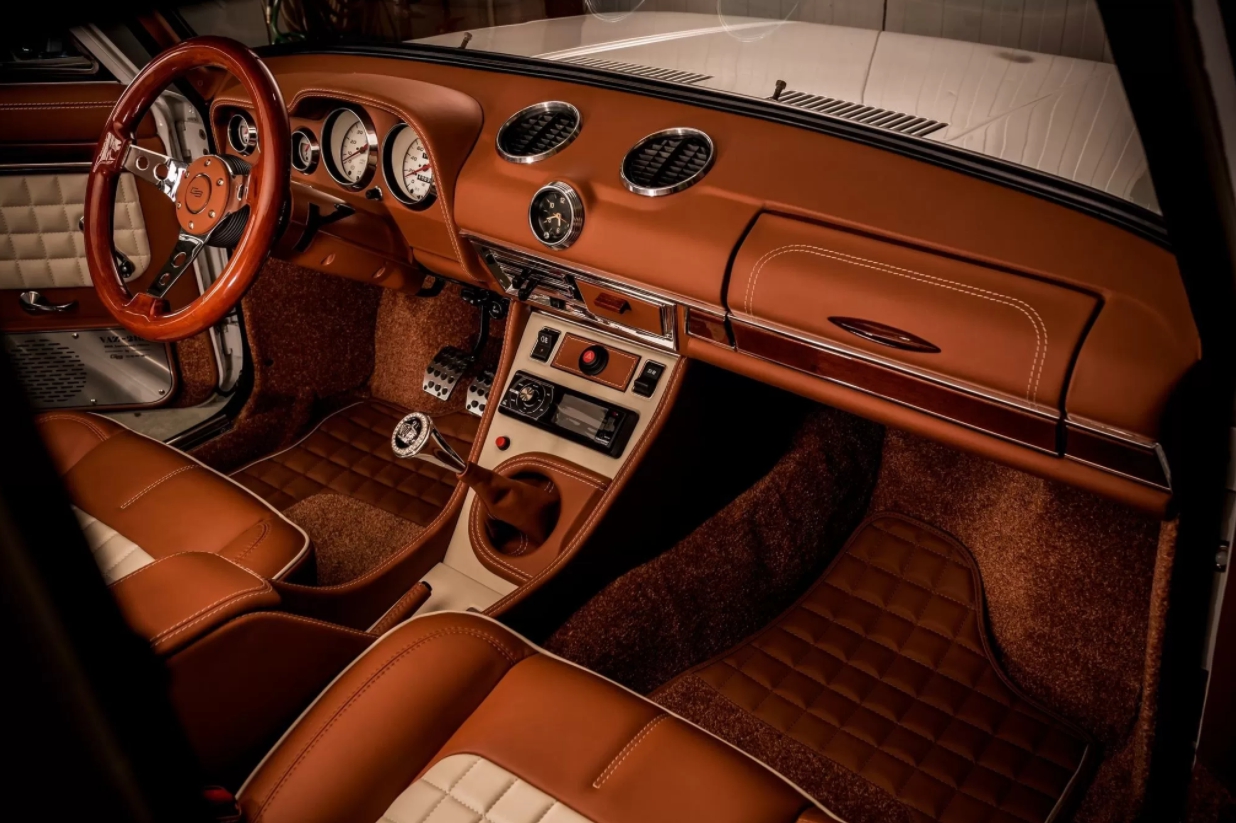 "Копейку" превратили в Майбах: умельцы собрали самый роскошный ВАЗ-2101