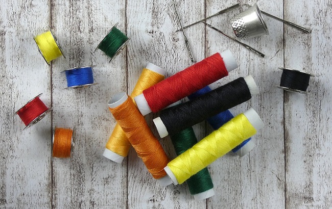 В Старый Новый год гадают на разноцветных нитках