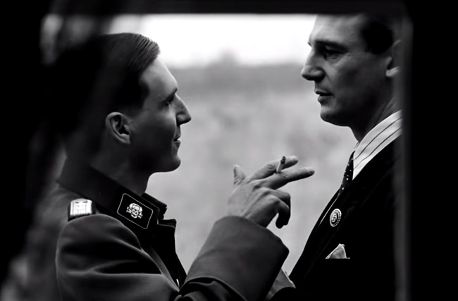 Рэйф Файнс и Лиам Нисон в фильме "Список Шиндлера"