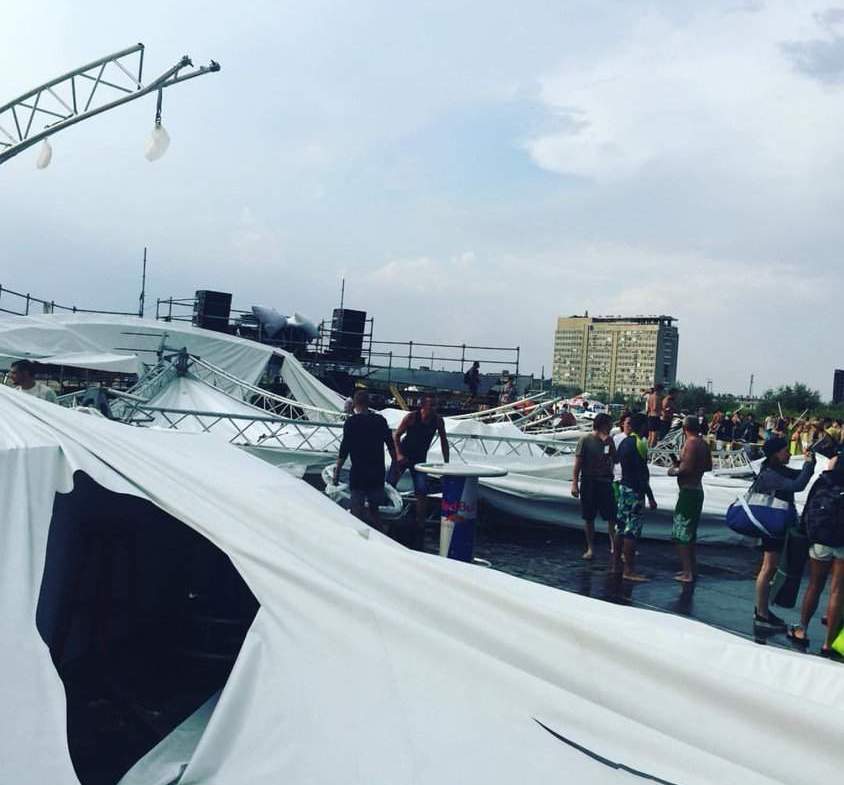 Ураган у Затоці зніс сцену на фестивалі, є загиблі і поранені