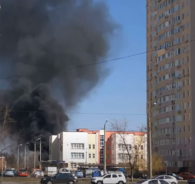 Викидають на смітники і спалюють біля будинків: у Києві провели псевдоутилізацію покришок