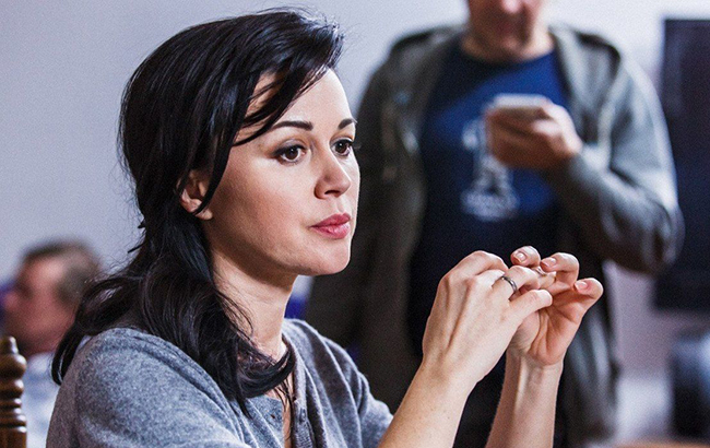 Никого не видит и не реагирует: Заворотнюк на грани комы