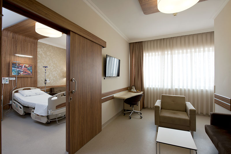 Шанс на жизнь: онкобольной ветеран АТО рассказал о лечении в Турции после скандала в Институте рака