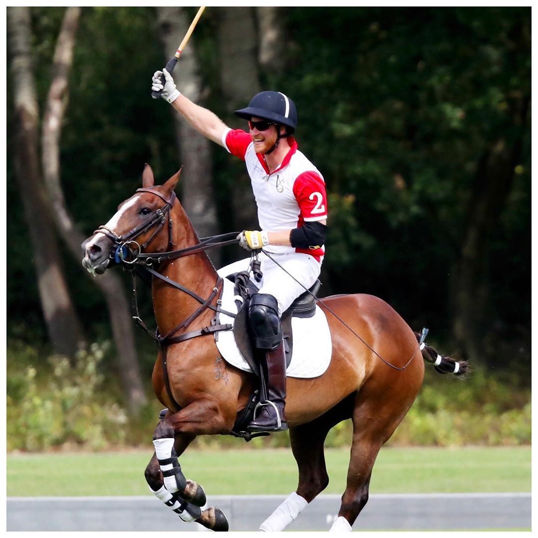 Меган Маркл впервые вышла в свет с новорожденным Арчи (фото)