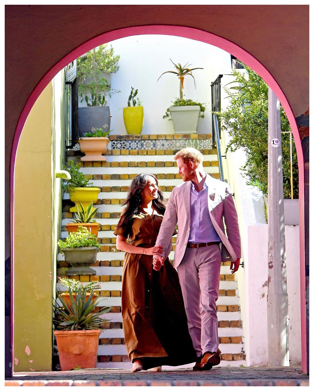 Что Меган Маркл и принц Гарри с сыном делают в Канаде: очевидцы сообщили интересные подробности