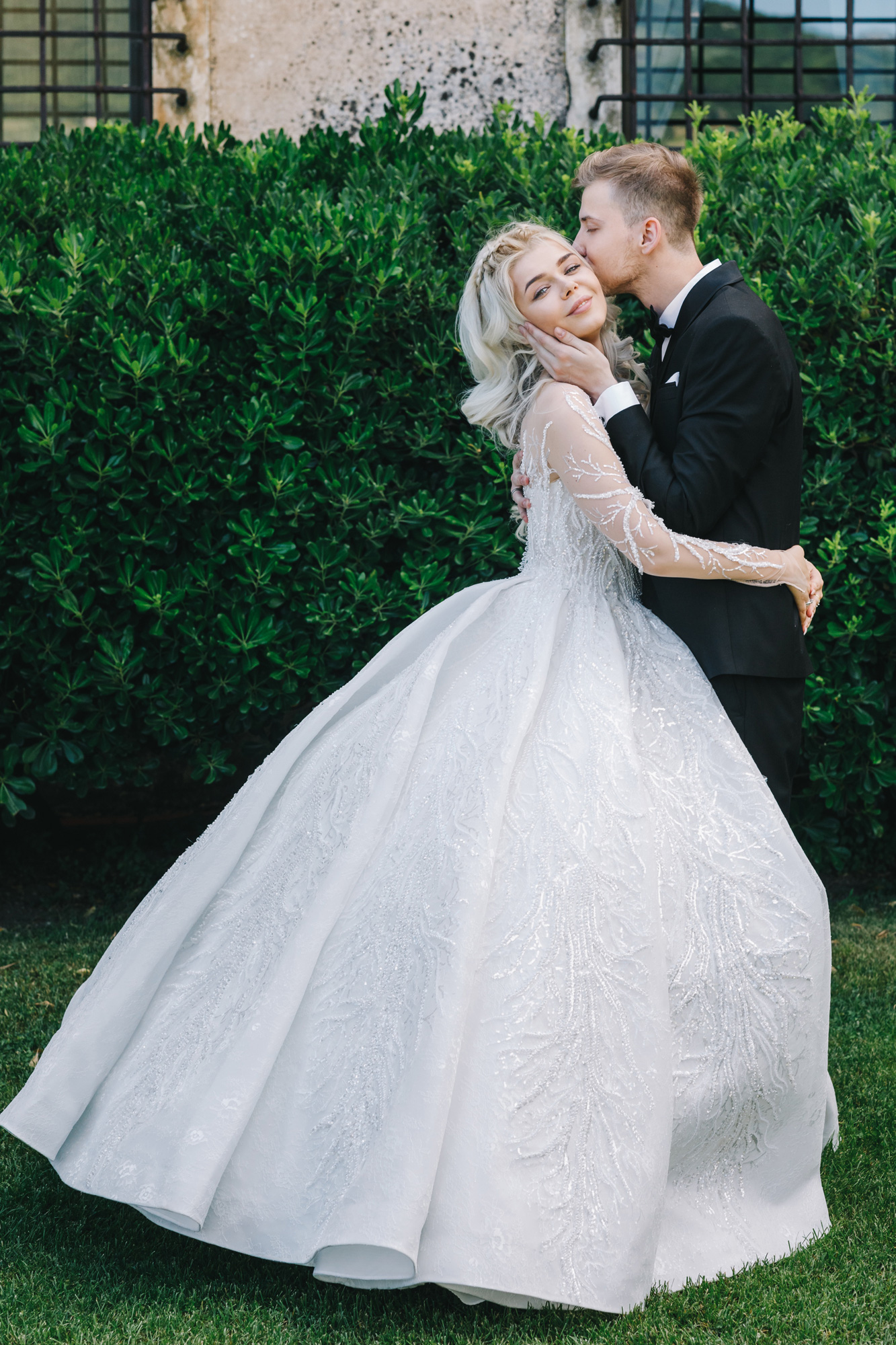 Непобедимая пара: Алина Гросу показала уникальные кадры со свадьбы (видео)