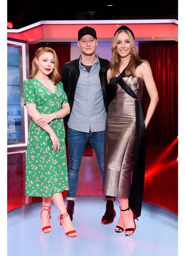 "Девушка-весна": Тина Кароль умилила весенним образом в студии Кати Осадчей