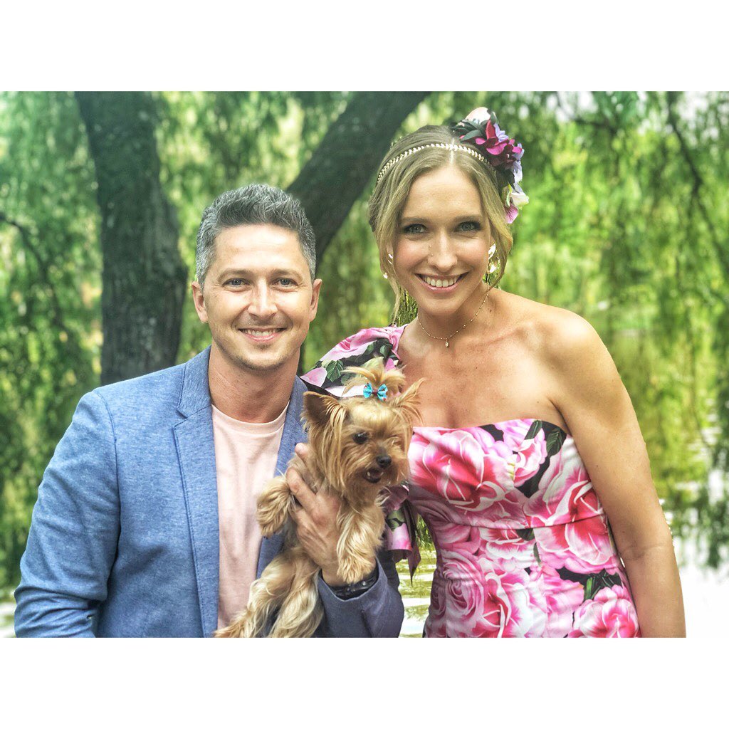 Розовая леди: Катя Осадчая восхитила стройностью в вечернем цветастом платье