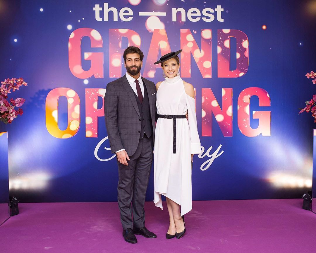 Стильна наречена: Катя Осадча блиснула стрункою фігурою в білосніжній сукні