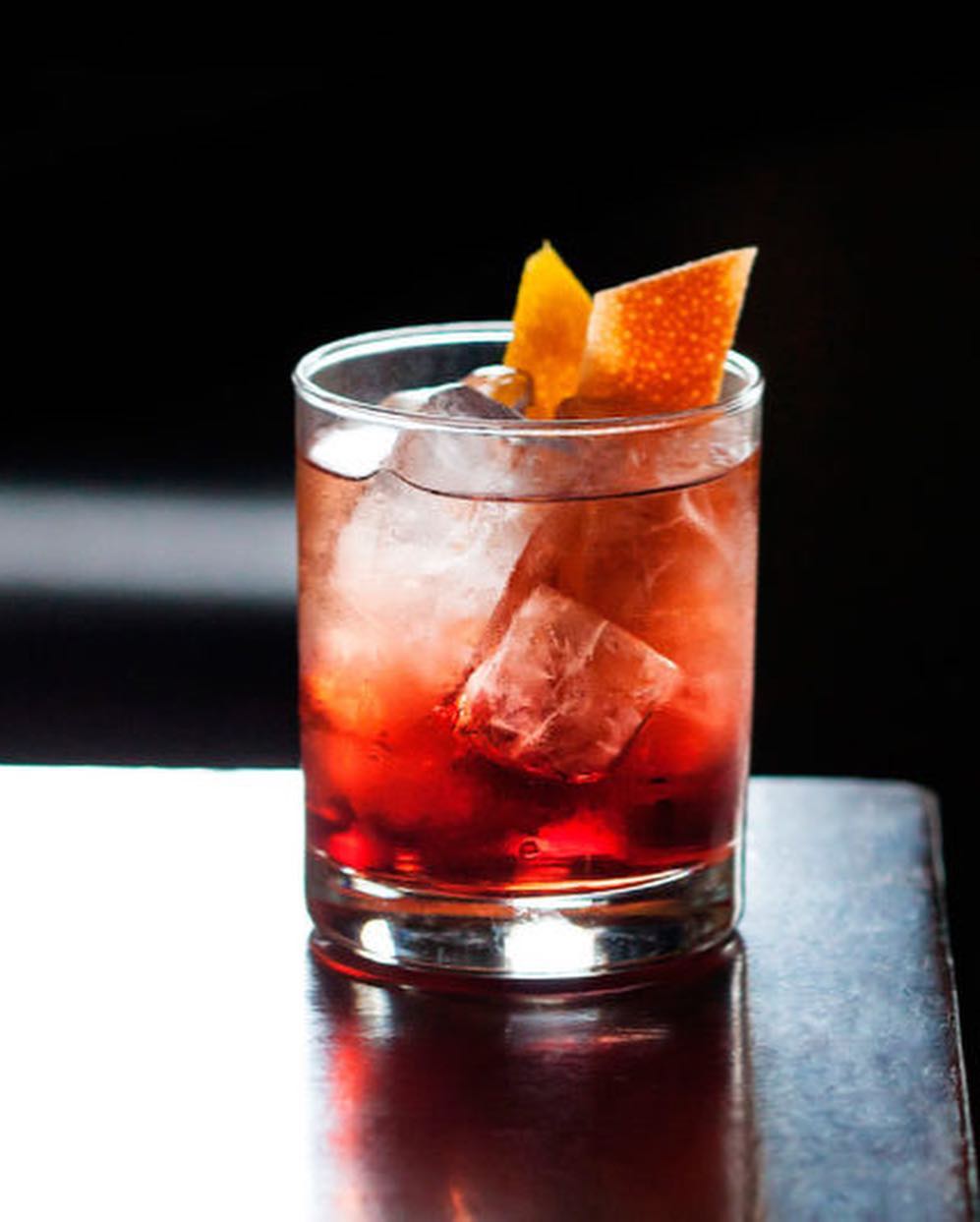 Ідеальний аперитив: три рецепти коктейлів на основі шампанського