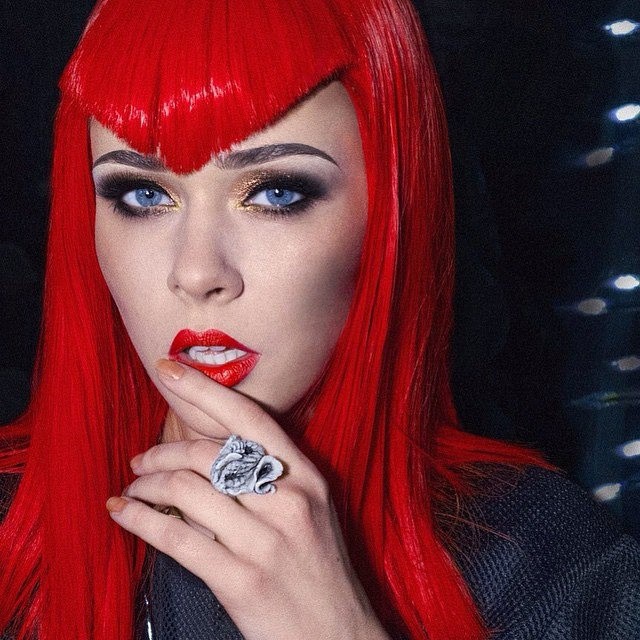 "Я ненасытная, хочу большего": яркие образы неповторимой именинницы Юлии Саниной