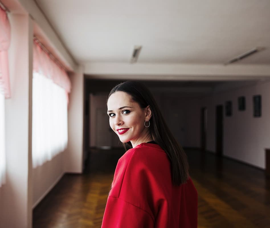 "Я ненасытная, хочу большего": яркие образы неповторимой именинницы Юлии Саниной