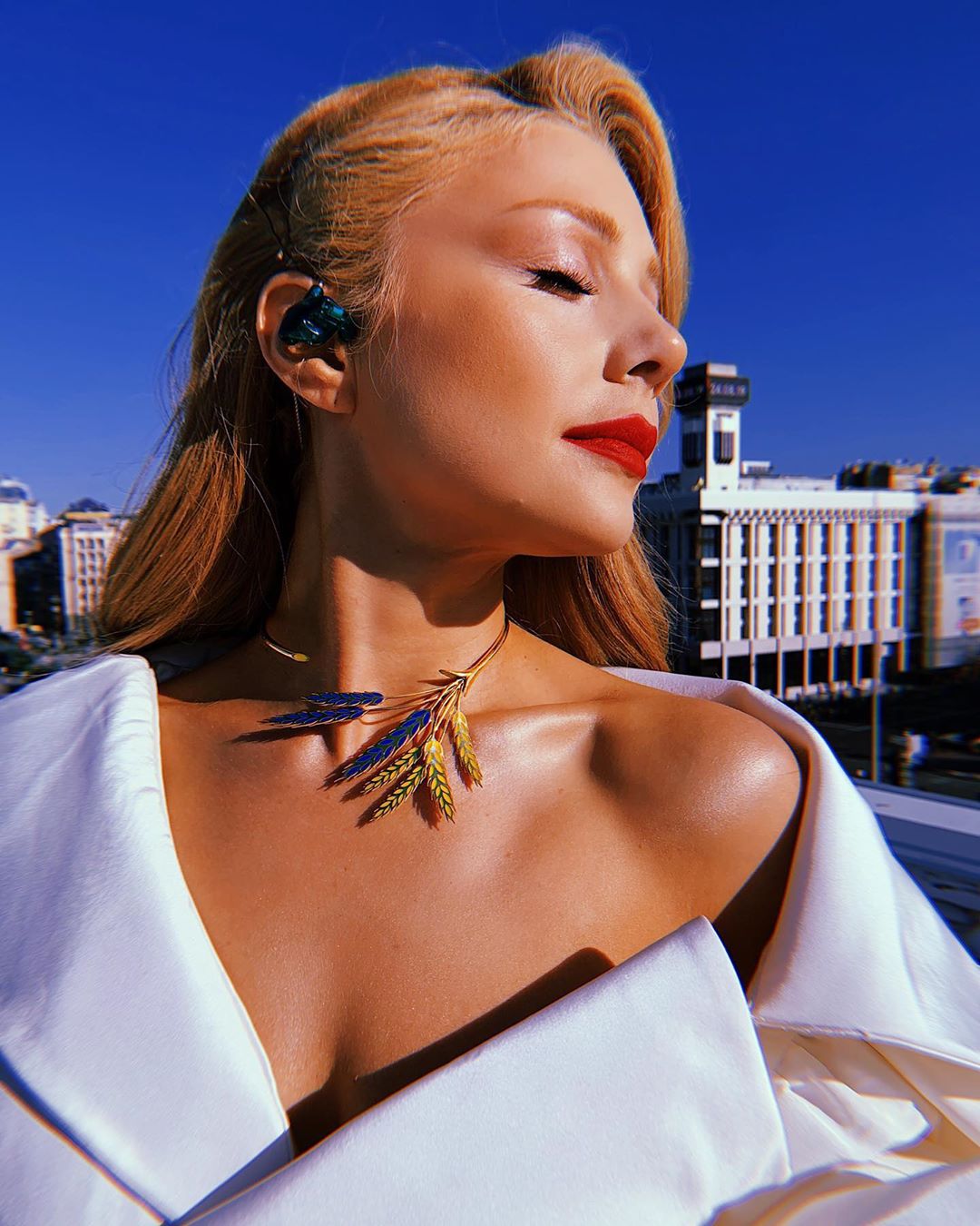 Оце поворот: Моніка Беллуччі повторила "весільний" образ Тіни Кароль