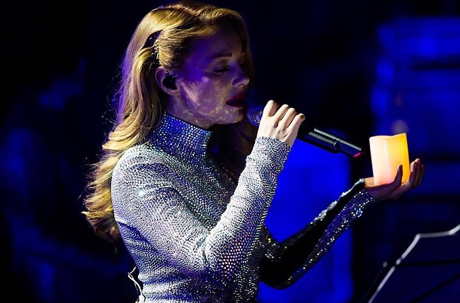 "Богиня": Тина Кароль поразила вечерним образом в "бриллиантовом" платье