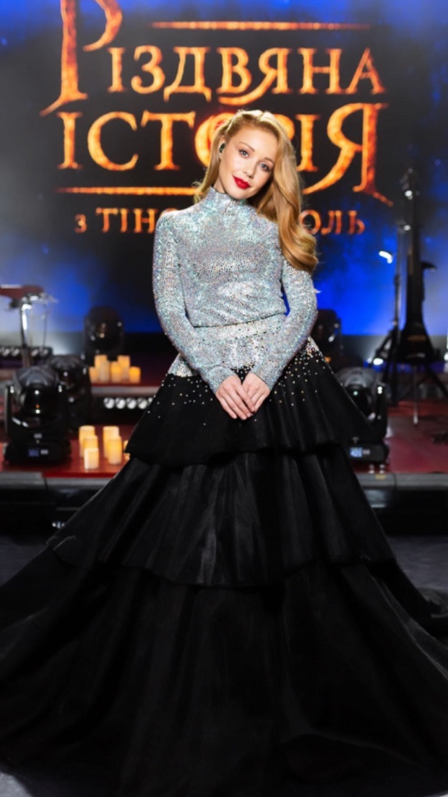 Тина Кароль в платье от бренда GUDU