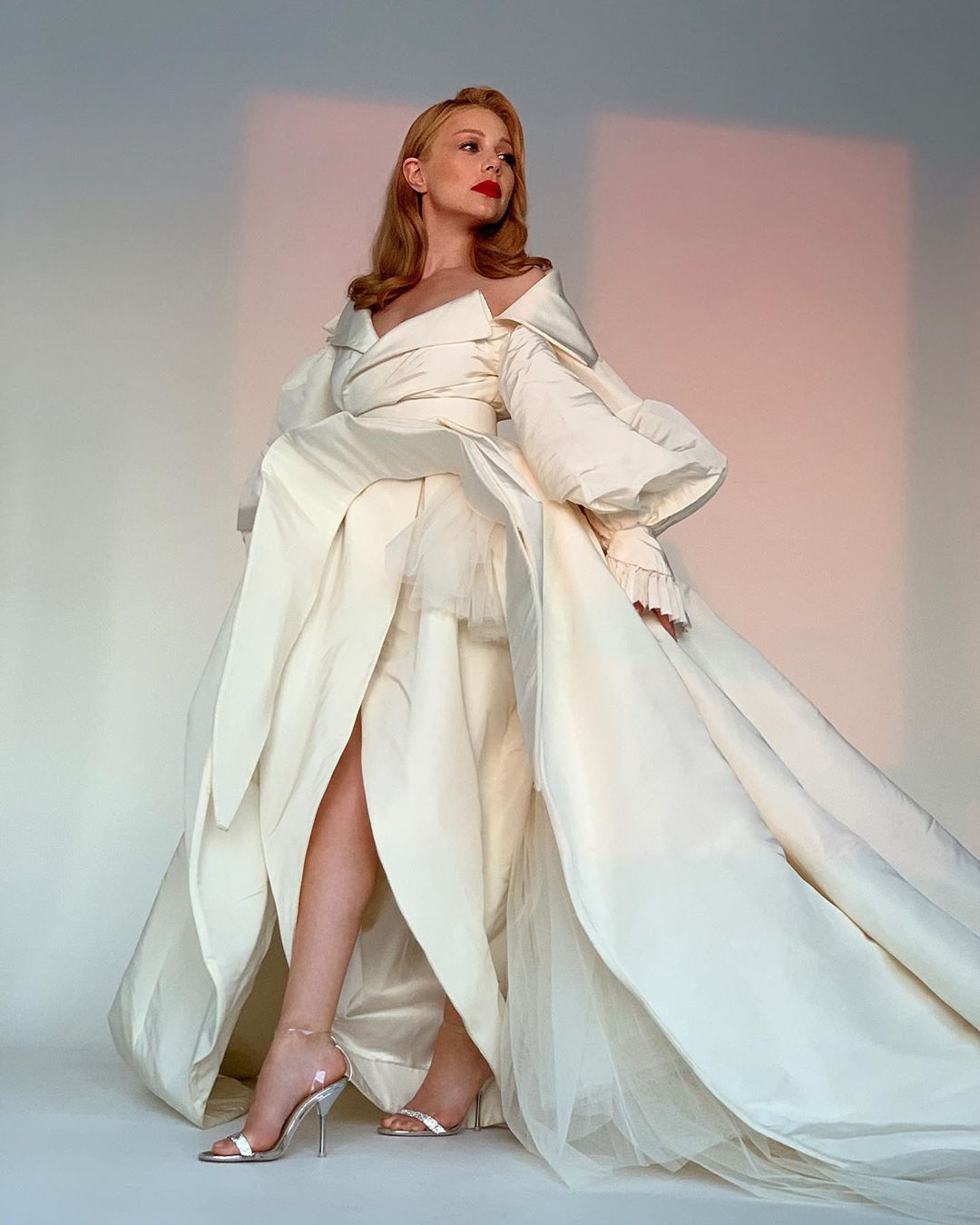 Оце поворот: Моніка Беллуччі повторила "весільний" образ Тіни Кароль