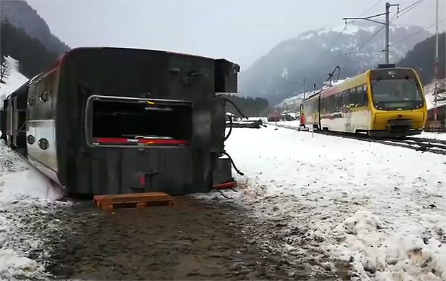 Ураган "Элеонор" сорвал пассажирский поезд с рельсов в Швейцарии