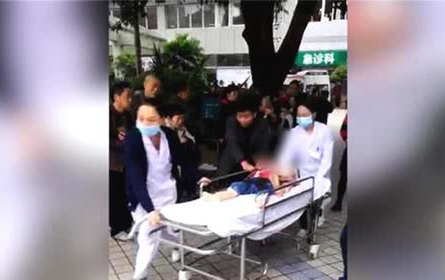 У Китаї жінка поранила ножем 14 дітей у дитсадку