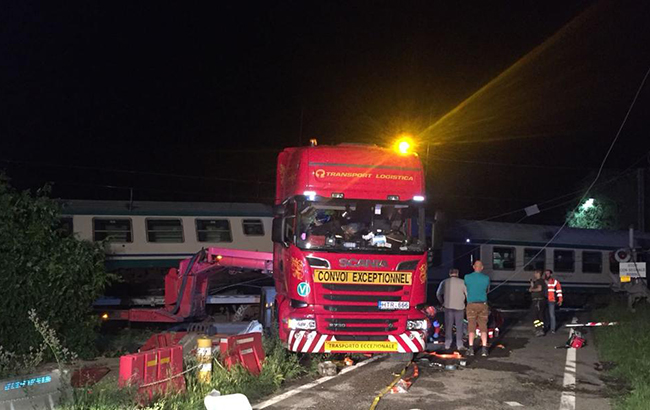 В Италии столкнулись поезд и грузовик, двое погибших и 18 потерпевших