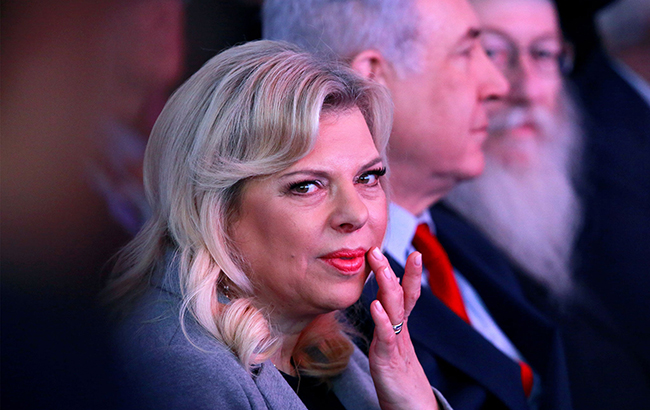 Бросила на землю хлеб и соль: жена Нетаньяху в Киеве угодила в скандал (видео)