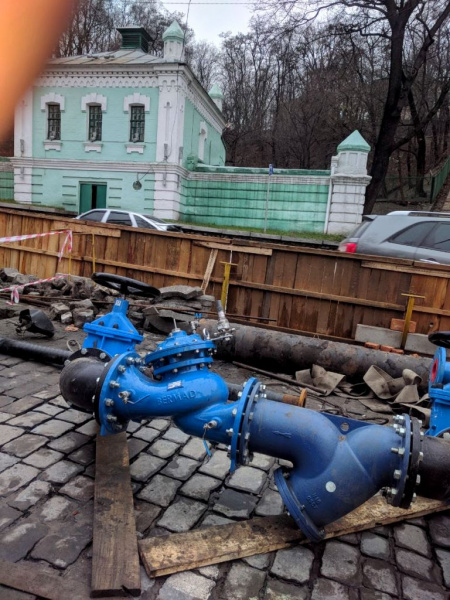 В Киеве на Владимирском спуске до среды частично ограничат движение