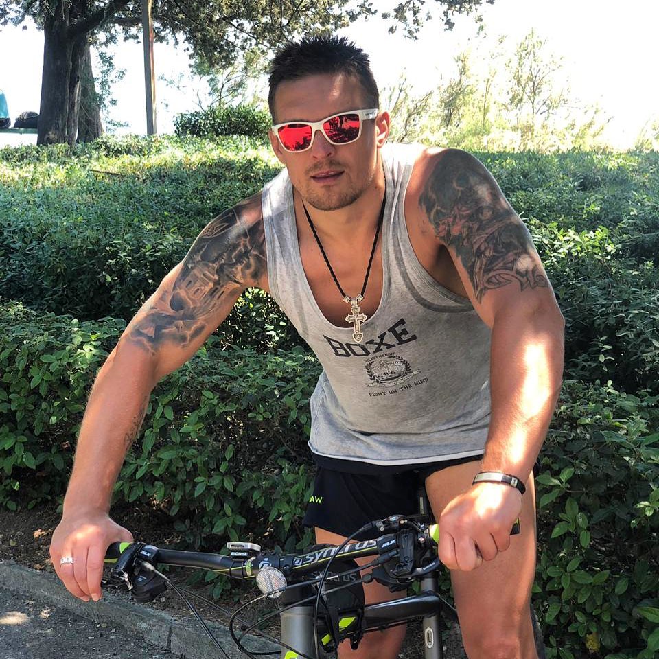 Саня на масі вже: Усик вразив фанів новою формою (фото)