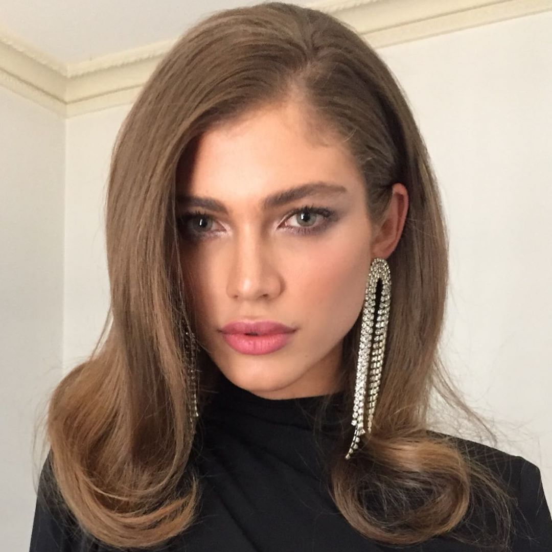 Сама жіночність: модель-трансгендер Валентина Сампайо красується на обкладинці глянцю