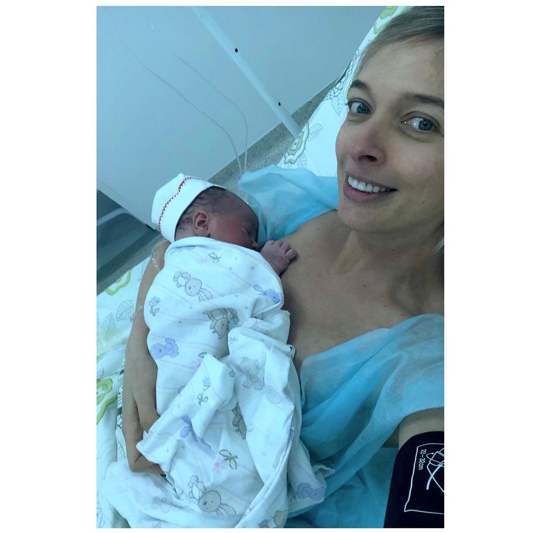 Василиса Фролова показала первое фото с новорожденным сыном: ехала в роддом и рыдала