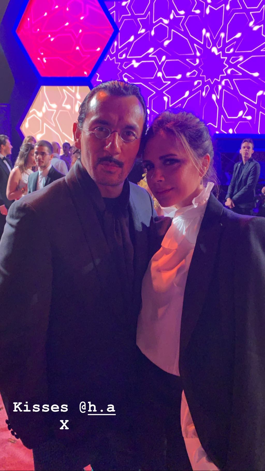 Икона стиля: Виктория Бекхэм показала роскошную фигуру в элегантном брючном костюме