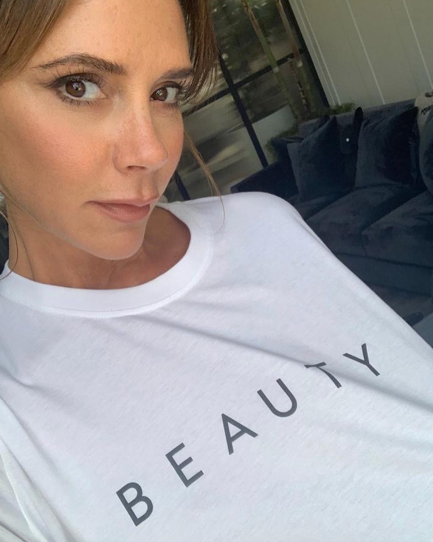 Икона стиля и красоты: 45-летняя Виктория Бекхэм раскрыла секреты идеальной кожи