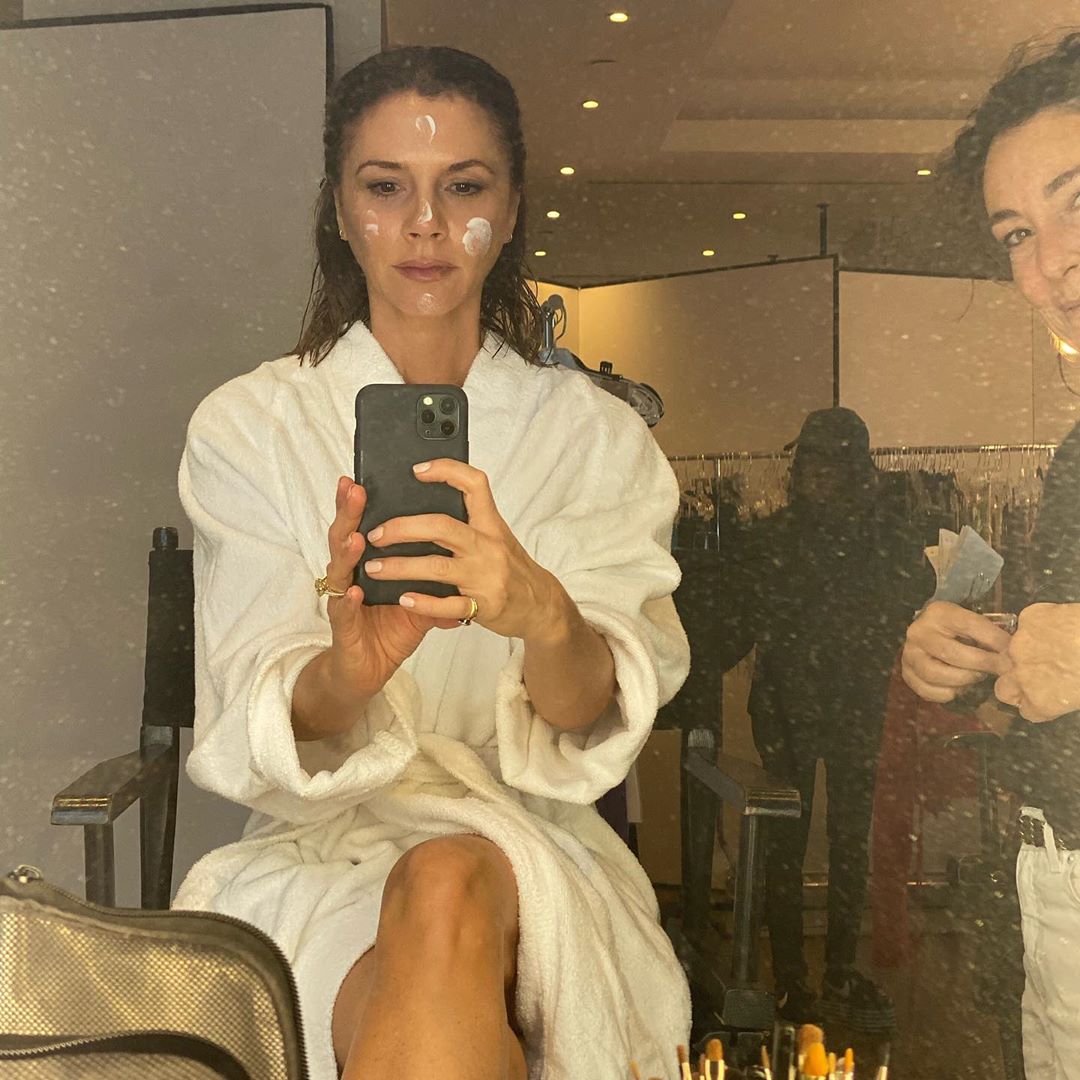 Ягодка всегда: 45-летняя Виктория Бекхэм раскрыла секрет молодости своей кожи