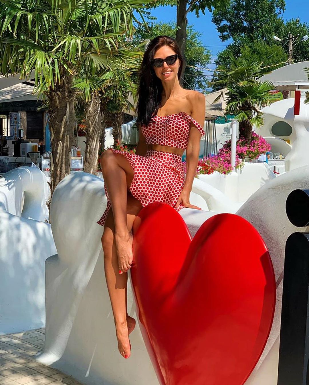 "15-летняя девчонка": Вика из НеАнгелов показывает, как носить трендовый принт polka-dot