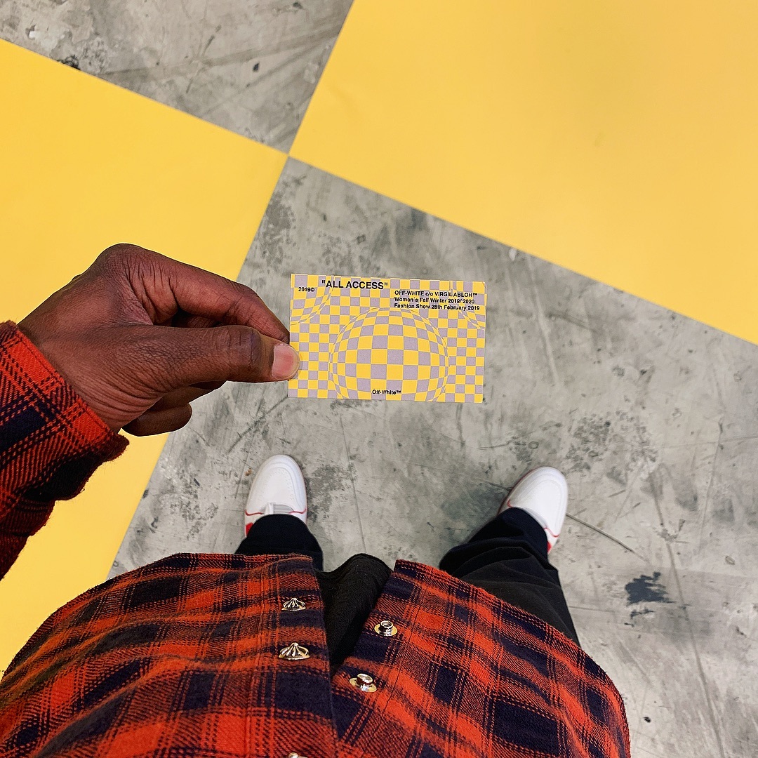 Можно смотреть вечно: длинноногая Карли Клосс открыла показ Off-White (видео)