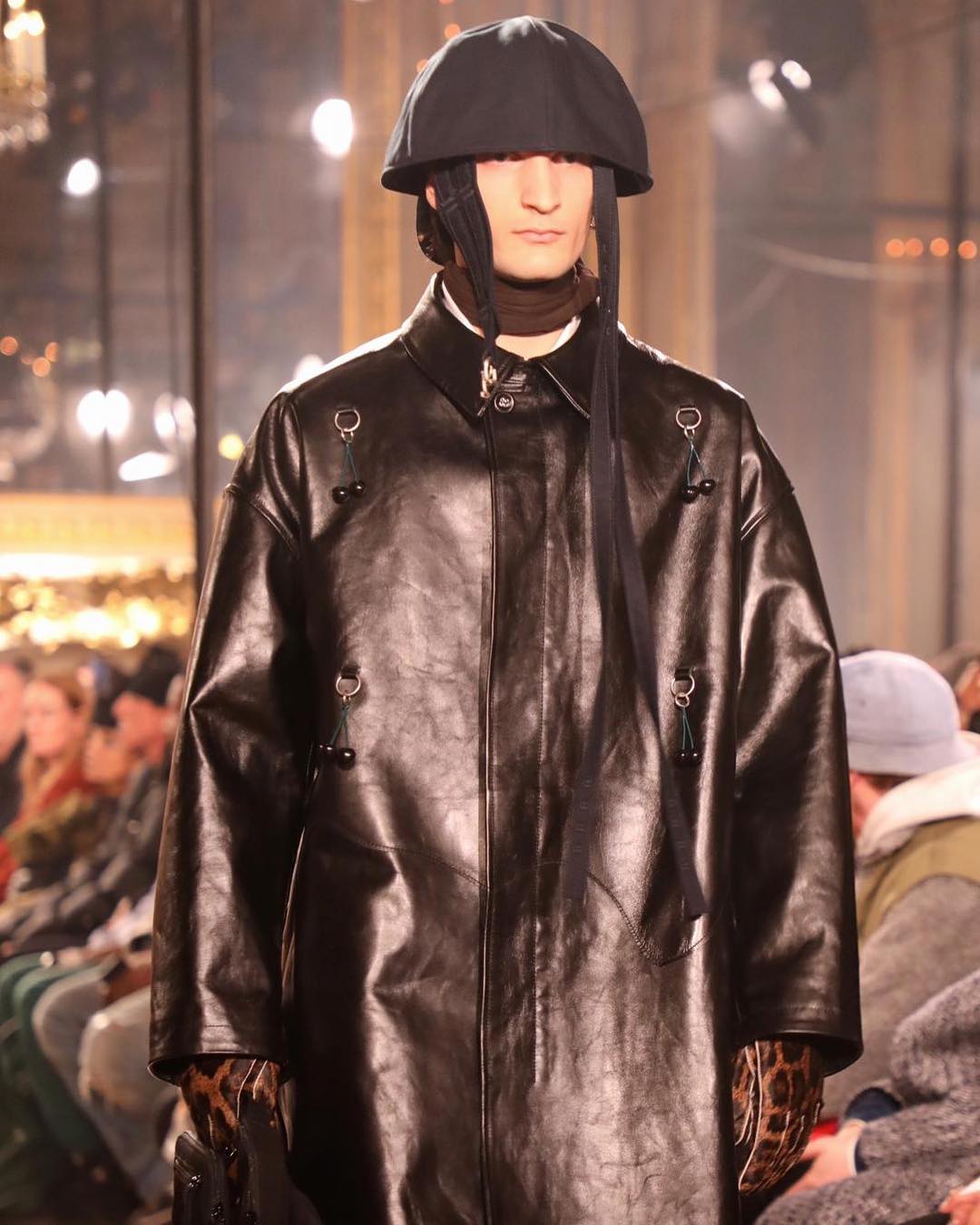 Неделя мужской моды в Париже: мировые кутюрье устроили на подиуме "объемный хаос" (фото)