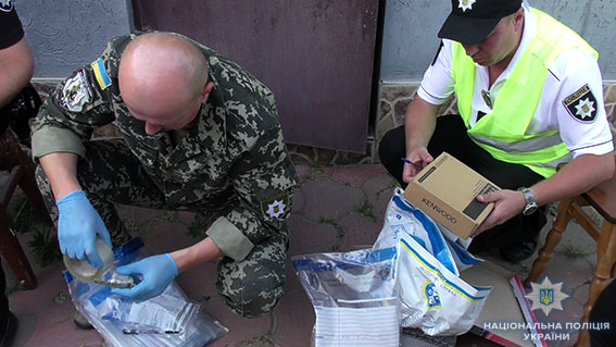 В Николаеве у местного жителя выявили тайник со взрывчаткой и боеприпасами