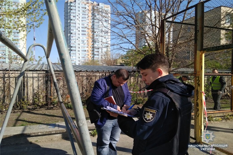 У Києві стався вибух на спортивному майданчику