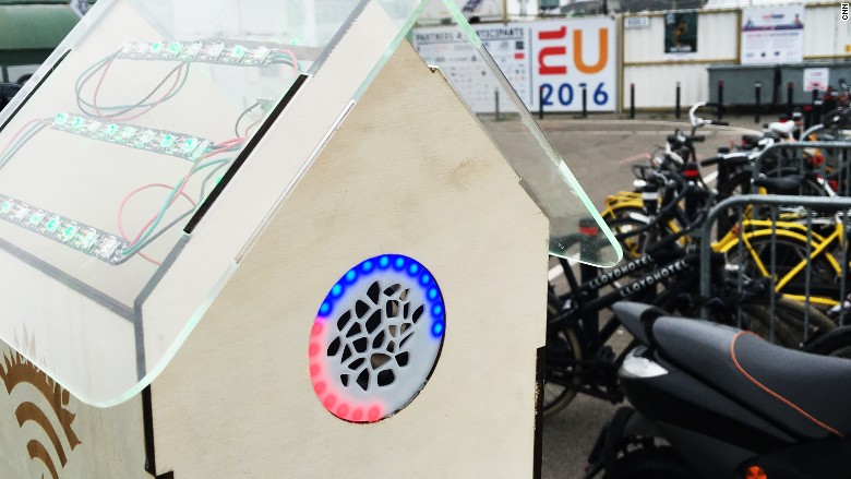 В Амстердаме придумали скворечник, раздающий Wi-Fi только в чистом воздухе