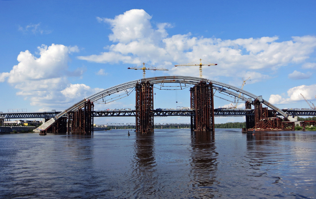В Киеве переселят людей из-за строительства моста: все подробности
