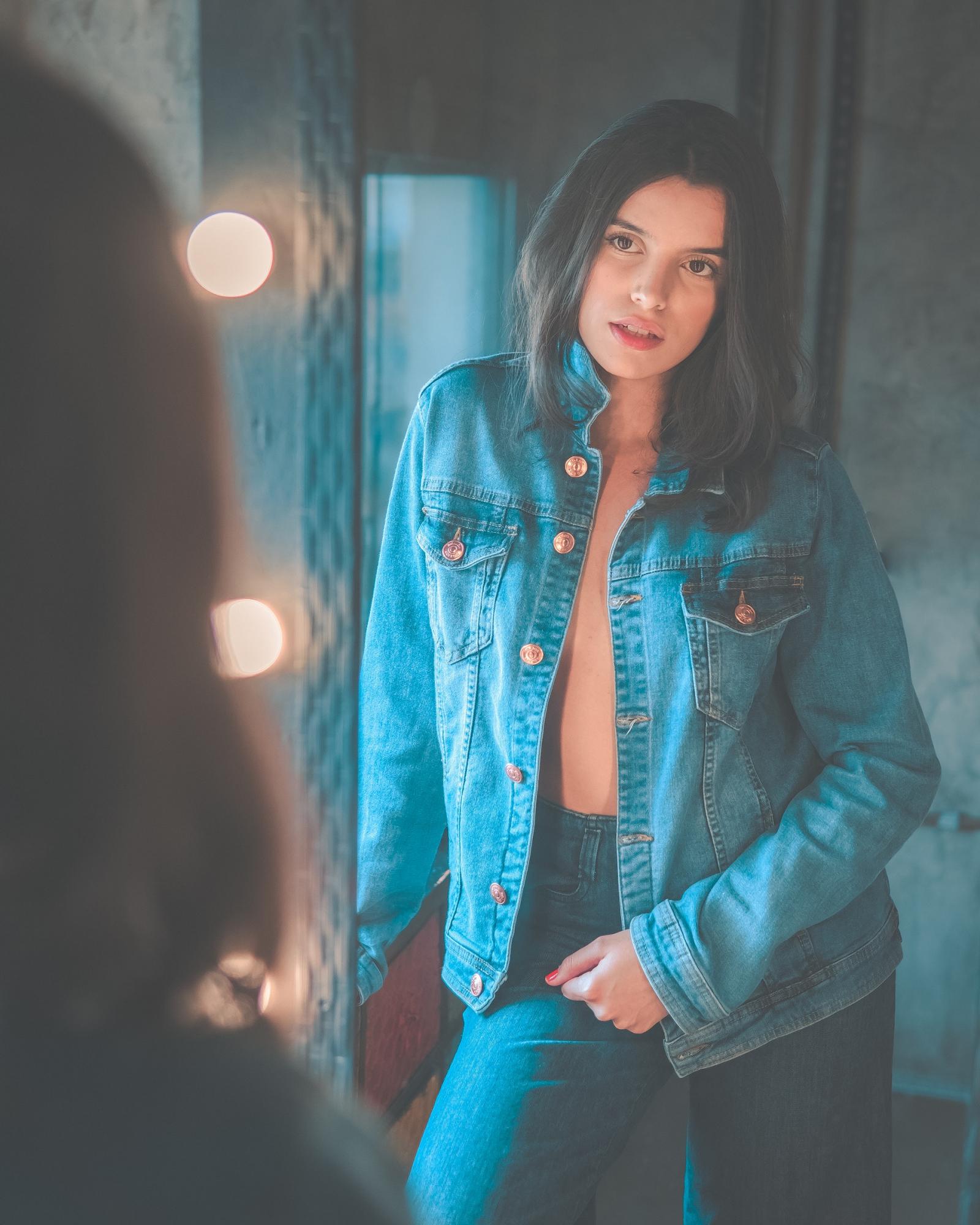 Як стильно носити сучасну джинсову куртку: поради модницям