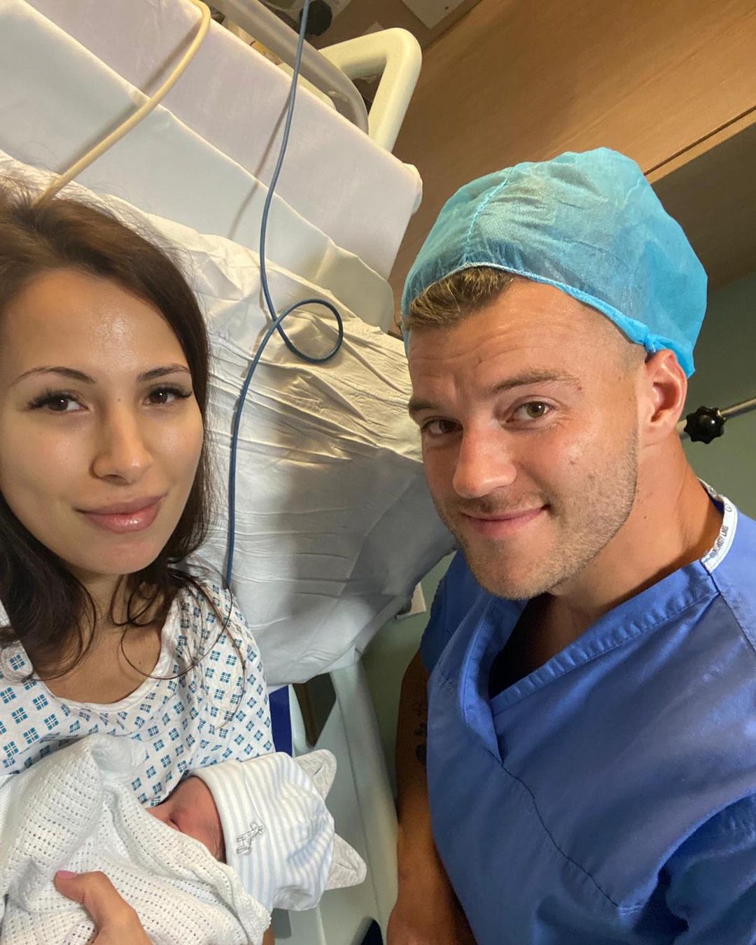 Игрок сборной Украины Андрей Ярмоленко снова стал отцом: фото из роддома