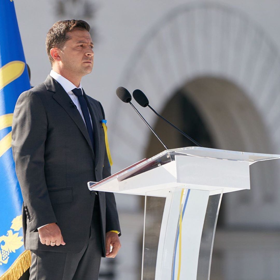 Новая прическа и другой стиль президента Зеленского: что изменилось в его образе