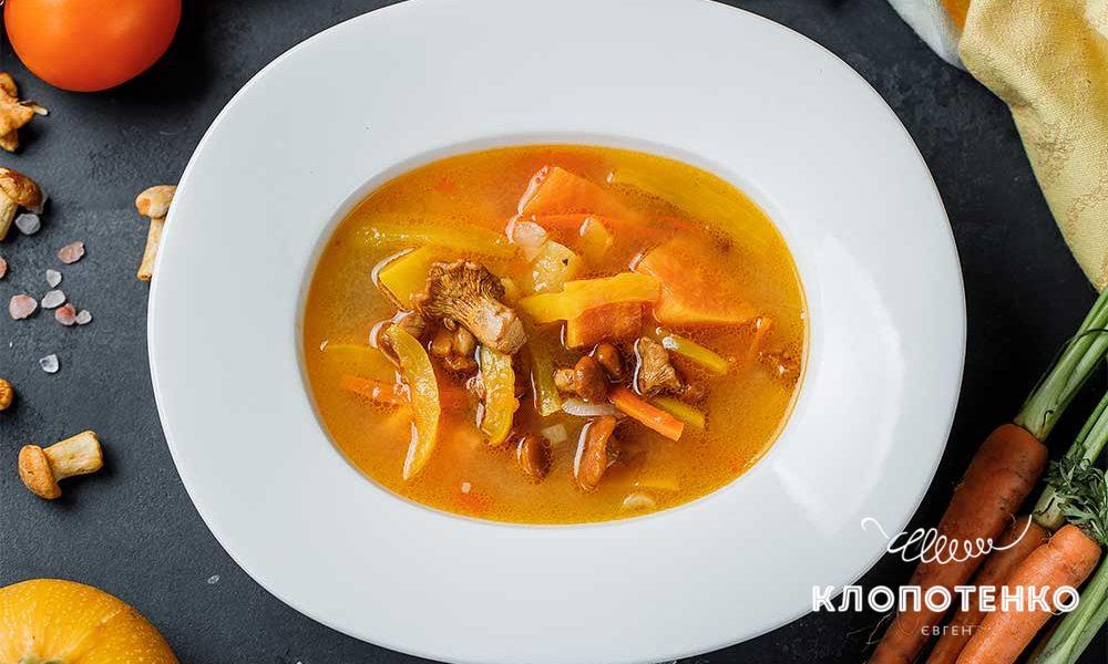 Клопотенко здивував українців рецептом "жовтого" борщу зі свининою