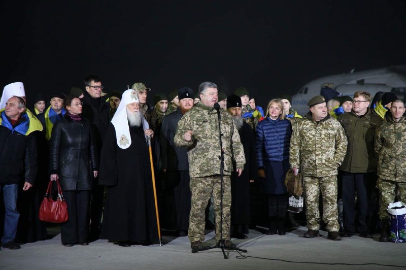 В Киеве встретили освобожденных на Донбассе заложников (фоторепортаж)